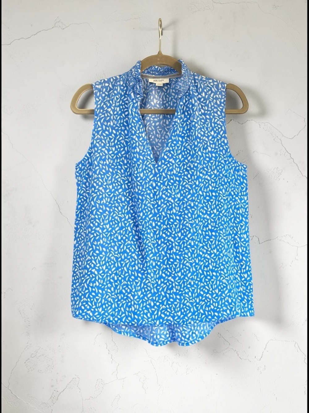 On 34th Women's Ruffled V-Neck Sleeveless Blue Floral Print Top Size Large